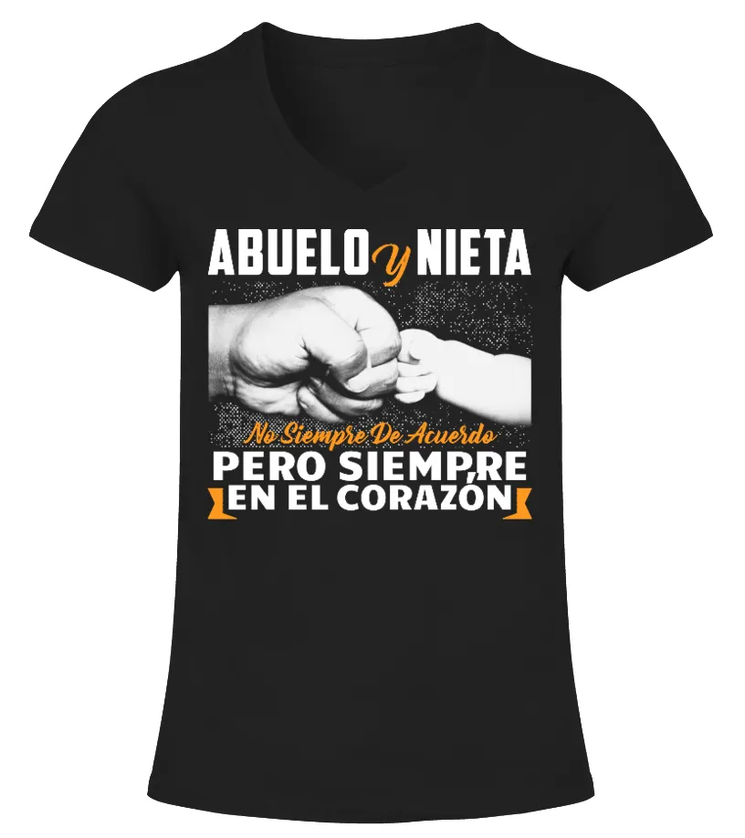 Abuelo y nieta no siempre de acuerdo pero siempre en el corazón Camiseta cuello pico Mujer