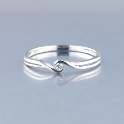 Anillo Oro Blanco con Diamante 0.03qtes