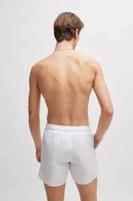 Bañador tipo shorts con forro integral y logo apilado