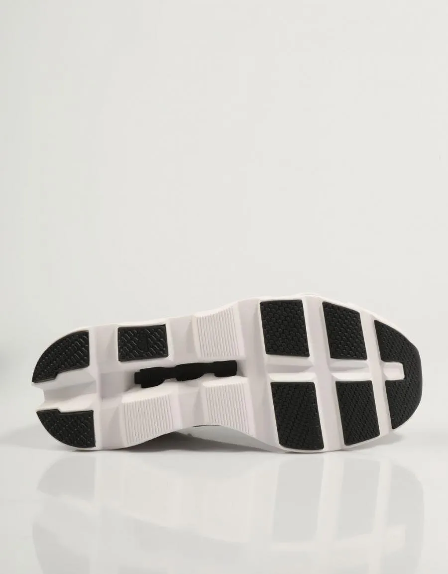  baskets ON RUNNING Cloudmster Exclusive en Blanc 83911