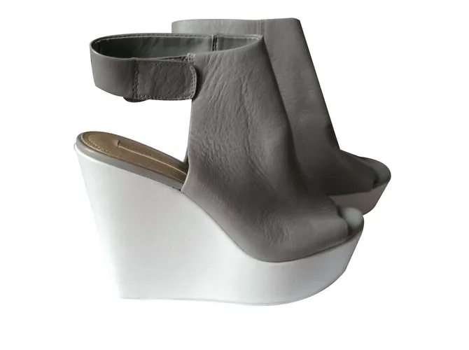 Bcbg Max Azria Tacones Gris 
