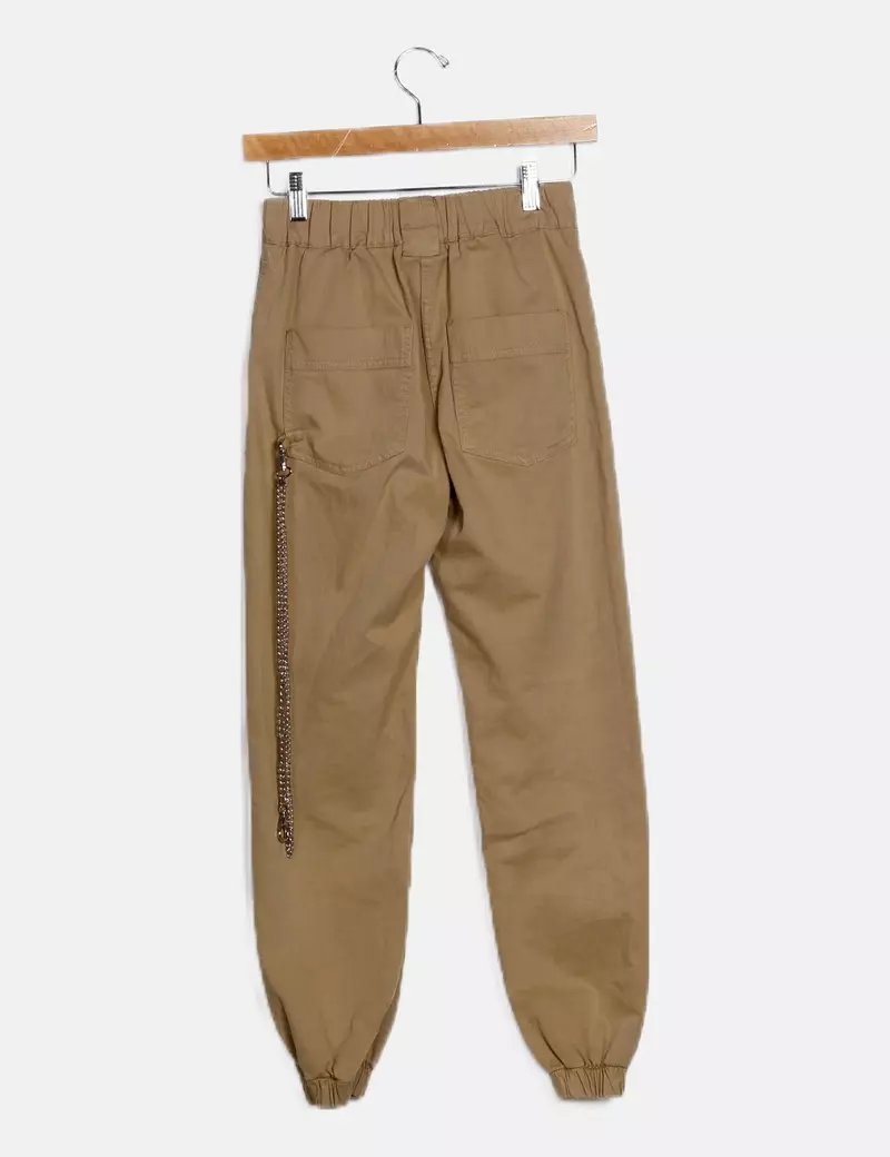 Bershka Pantalón camel cadena