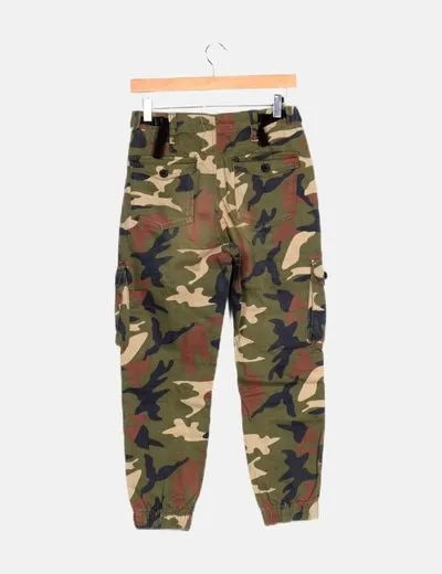Bershka Pantalón cargo camuflaje