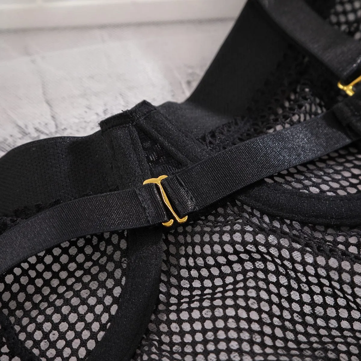 Body de malla transparente con choker