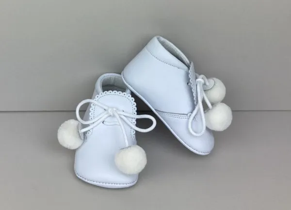 Bota para bebé con borlas