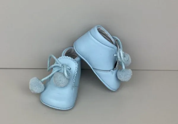 Bota para bebé con borlas