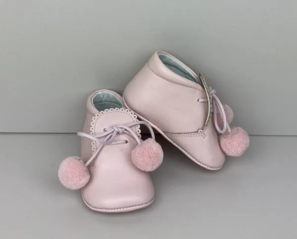 Bota para bebé con borlas