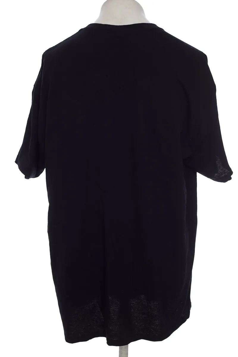 CAMISETA COLOR NEGRO  CLOSEANDO