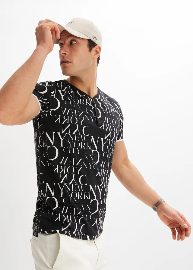 Camiseta con cuello henley, corte ajustado y manga corta Negro estampado