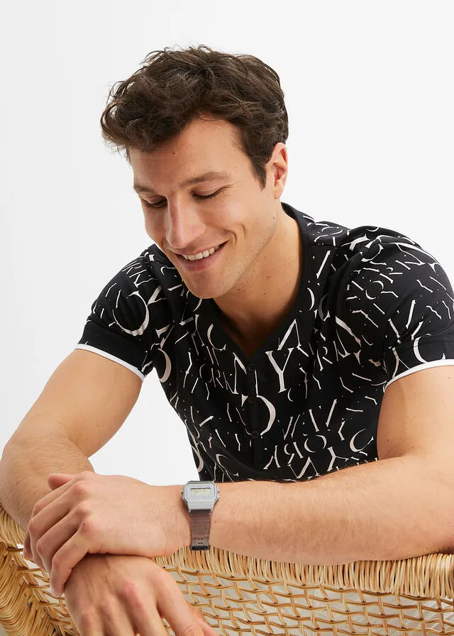 Camiseta con cuello henley, corte ajustado y manga corta Negro estampado