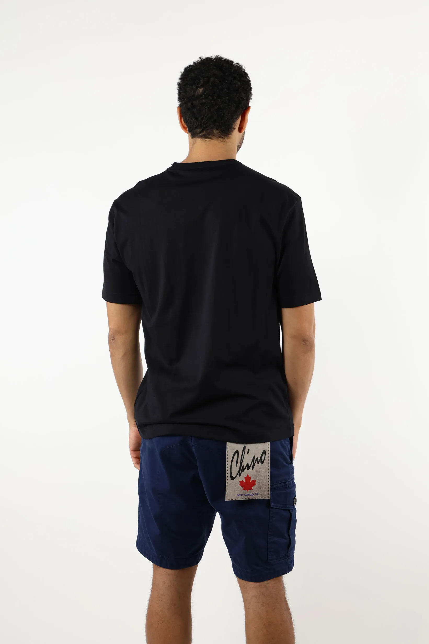 Camiseta negra con logo recuadro 