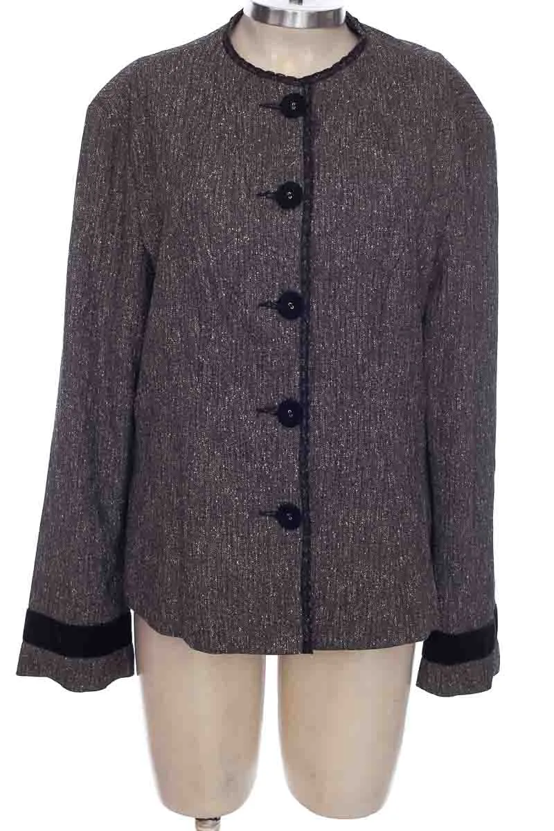 CHAQUETA / ABRIGO COLOR GRIS  QUATSI
