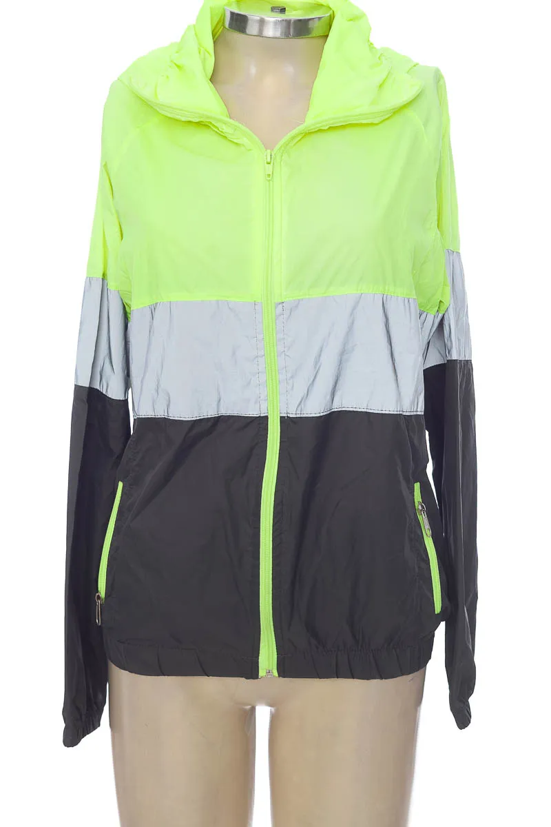 CHAQUETA / ABRIGO COLOR VERDE  CLOSEANDO
