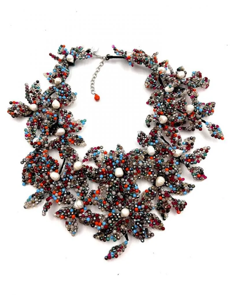 COLLAR MULTICOLOR CON PERLAS DISEÑO CAROLINA CON FLORES