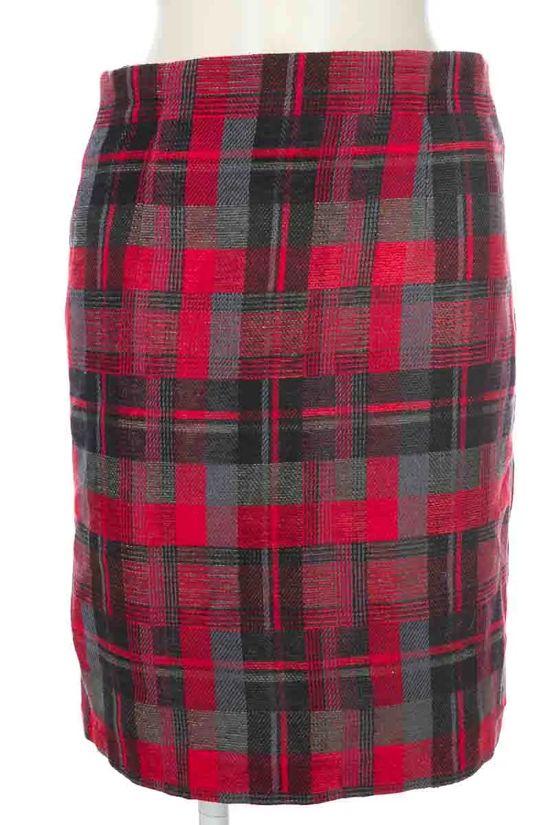 FALDA COLOR ROJO  CLOSEANDO
