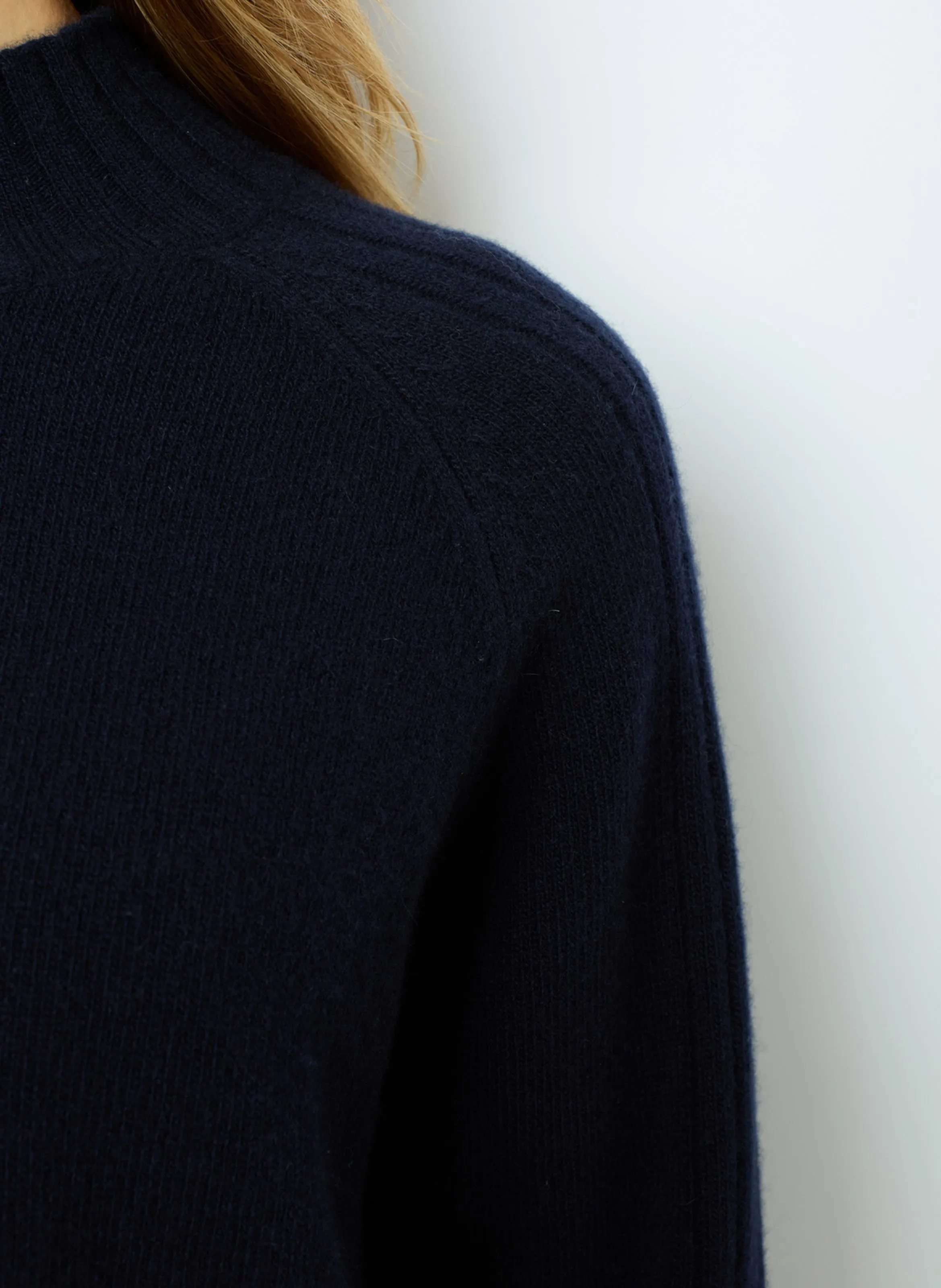 GERARD DAREL JAINA  JERSEY DE CUELLO ALTO DE LANA Y CACHEMIRA MEZCLADOS EN AZUL