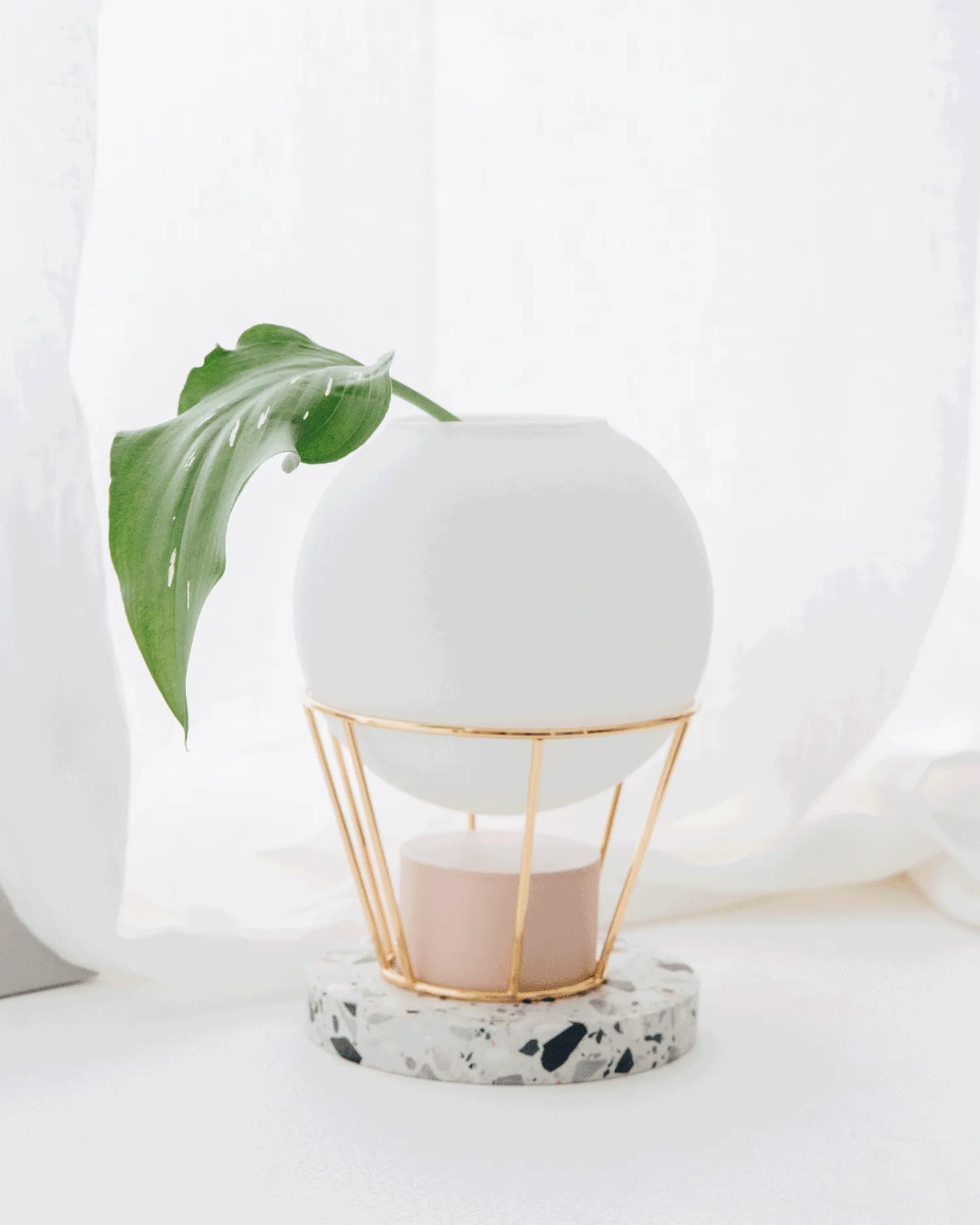 Gravity Vase | Pink & Grey