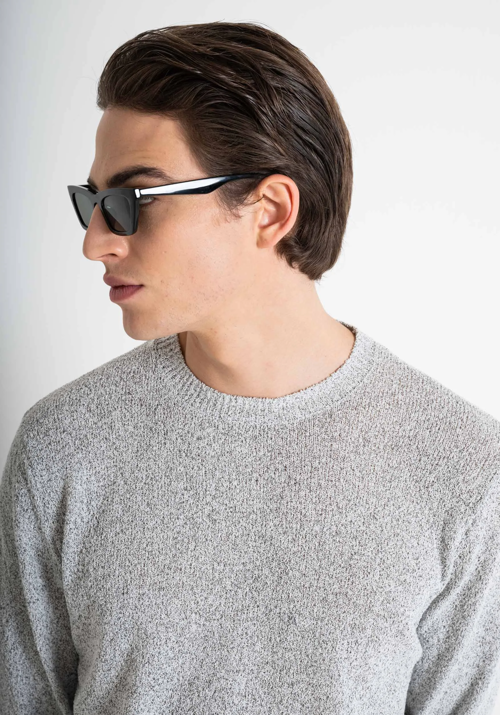 JERSEY SLIM FIT DE HILO MÉLANGE TECNO YARN SUPERSOFT CON PLACA CON LOGOTIPO