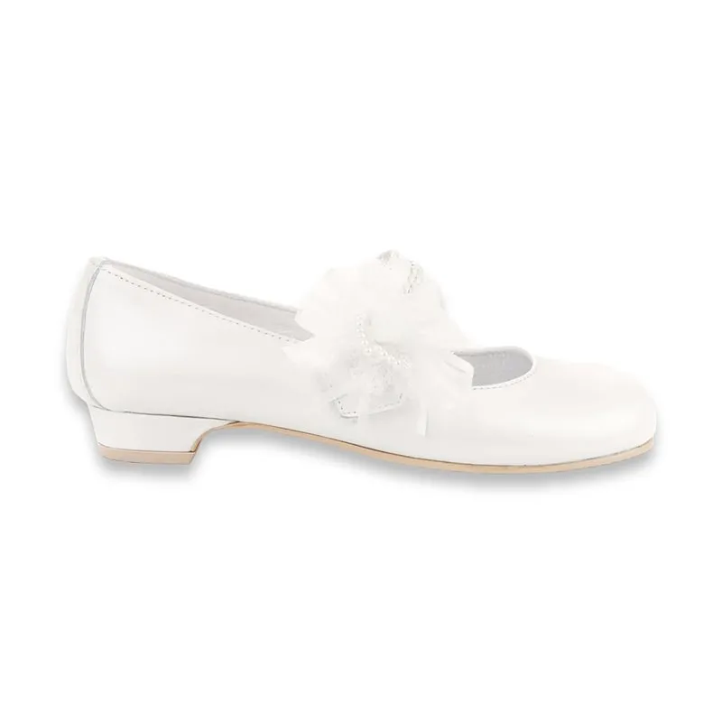 Merceditas Comunión Tacón Niña Piel Nacarada Flor Tul Y Perlas Velcro 997 Blanco, de Angelitos