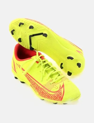 Nike Deportiva amarilla estampada