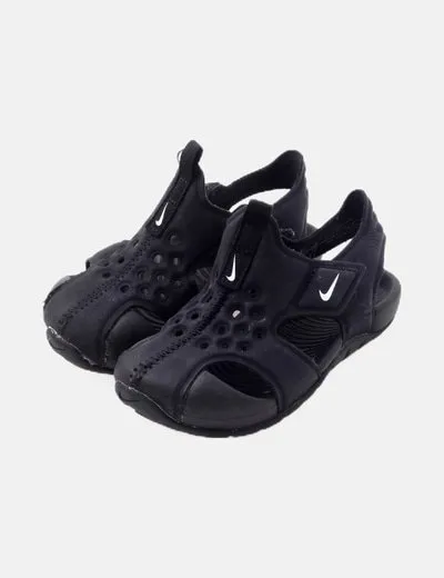 Nike Sandalias negras caladas