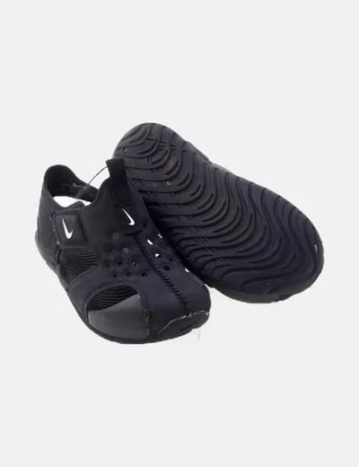Nike Sandalias negras caladas
