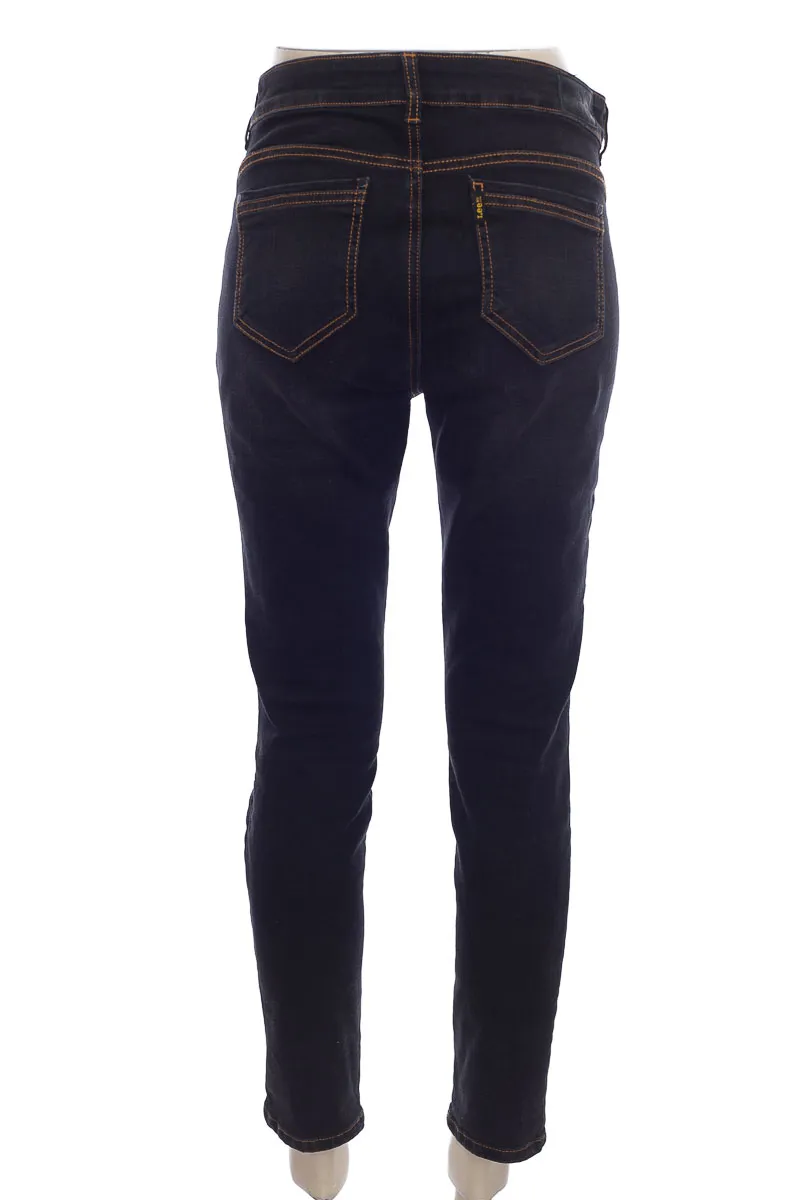 PANTALóN COLOR NEGRO  LEE