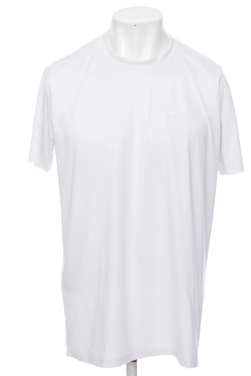 ROPA DEPORTIVA COLOR BLANCO  CLOSEANDO