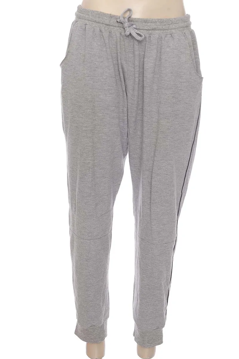 ROPA DEPORTIVA COLOR GRIS  CHECKER