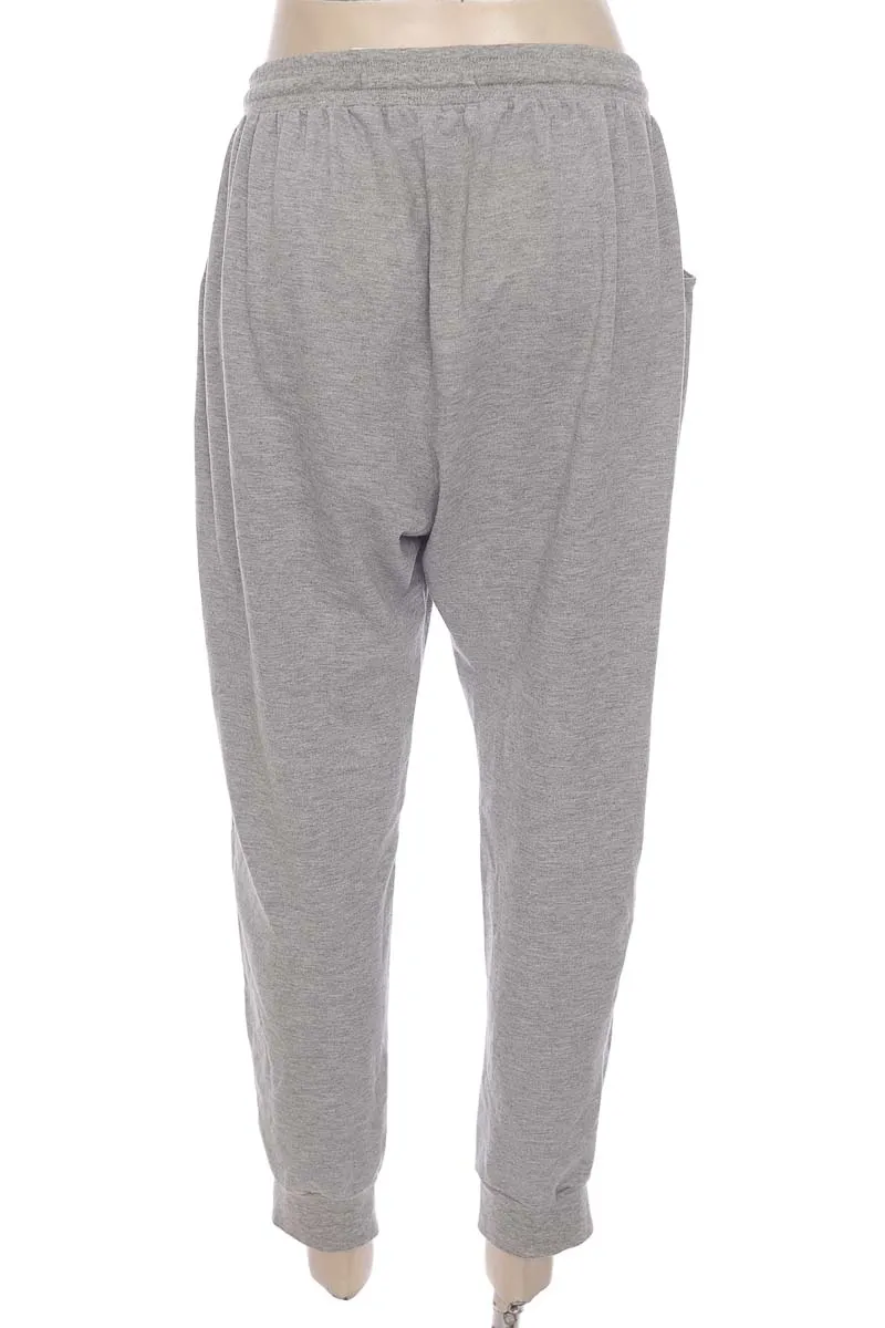 ROPA DEPORTIVA COLOR GRIS  CHECKER