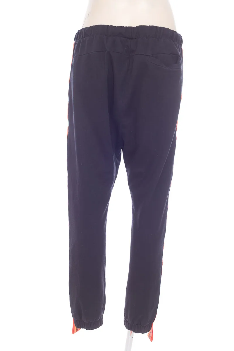 ROPA DEPORTIVA COLOR NEGRO  BEARCLIFF