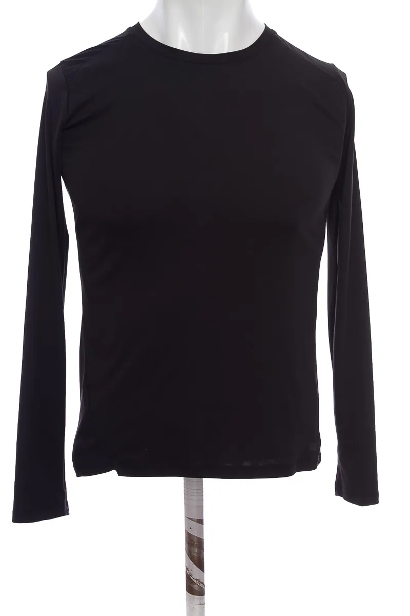 ROPA DEPORTIVA COLOR NEGRO  CLOSEANDO