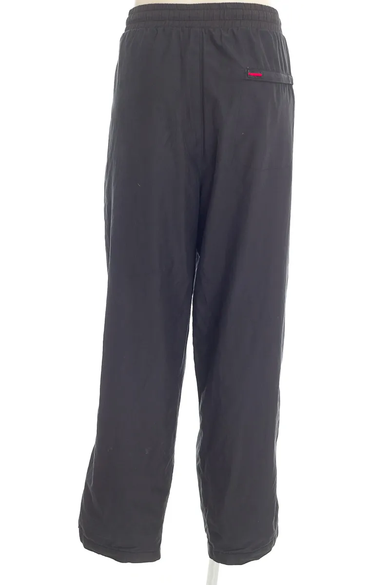 ROPA DEPORTIVA COLOR NEGRO  FUBU