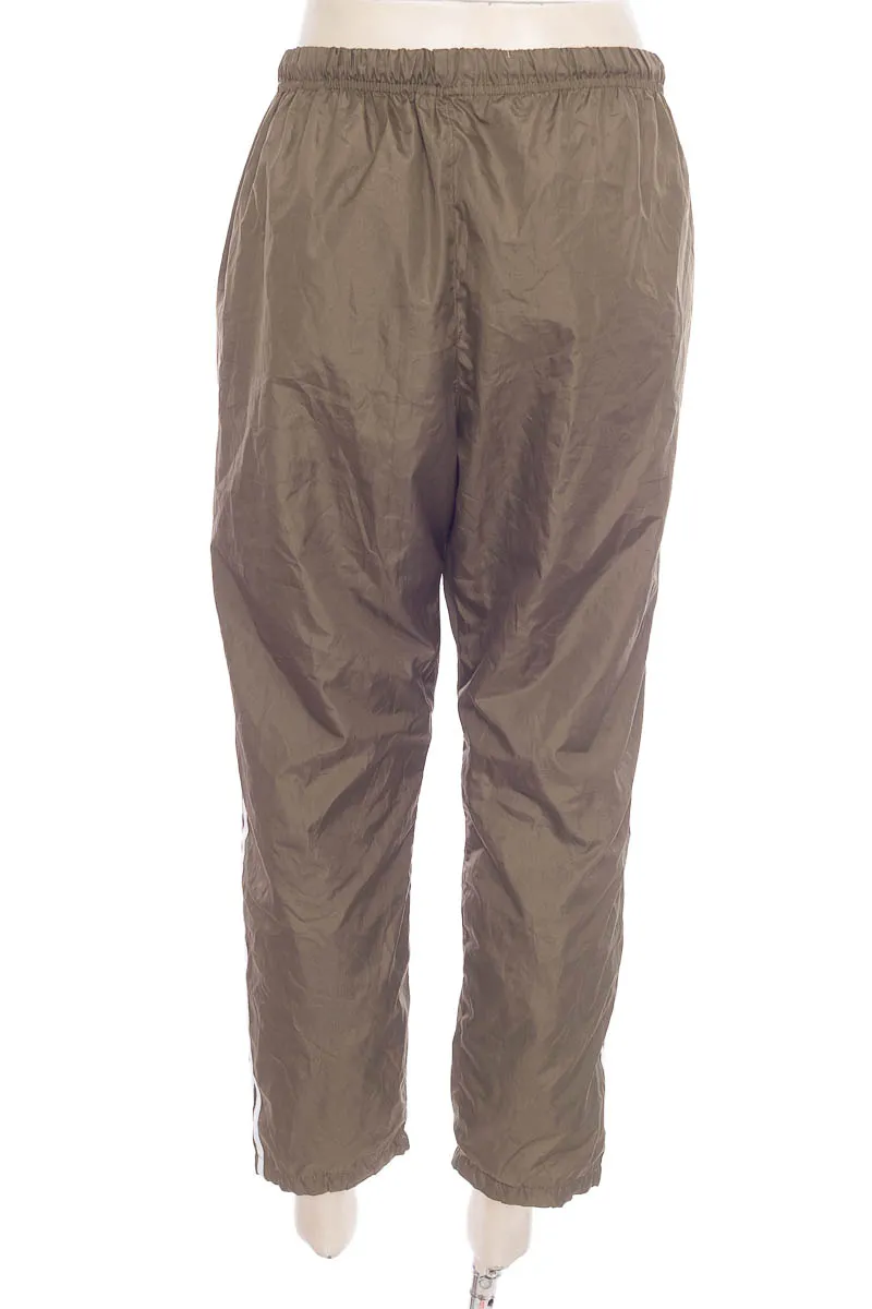ROPA DEPORTIVA COLOR VERDE  CLOSEANDO