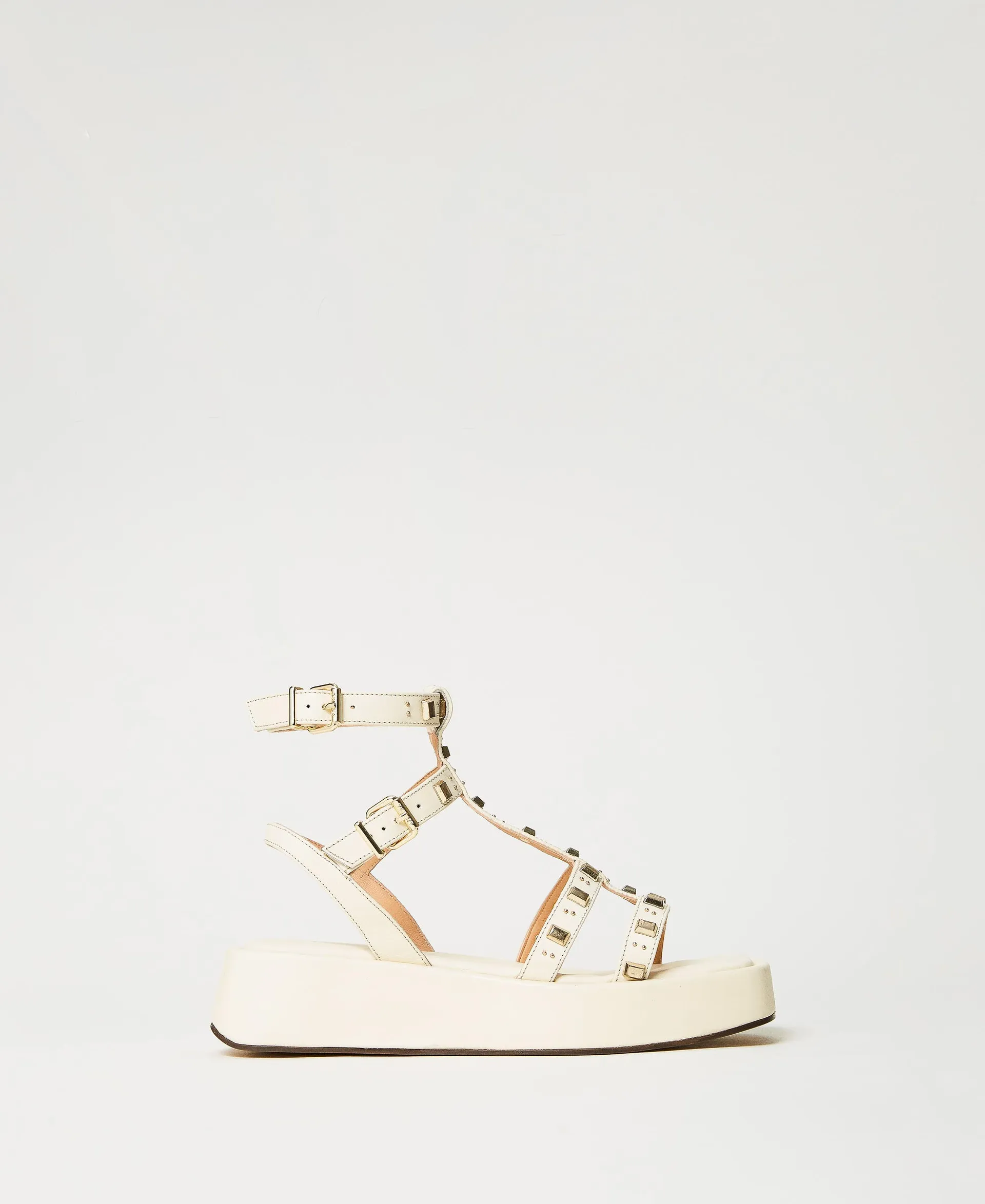 Sandalias de plataforma con tachuelas