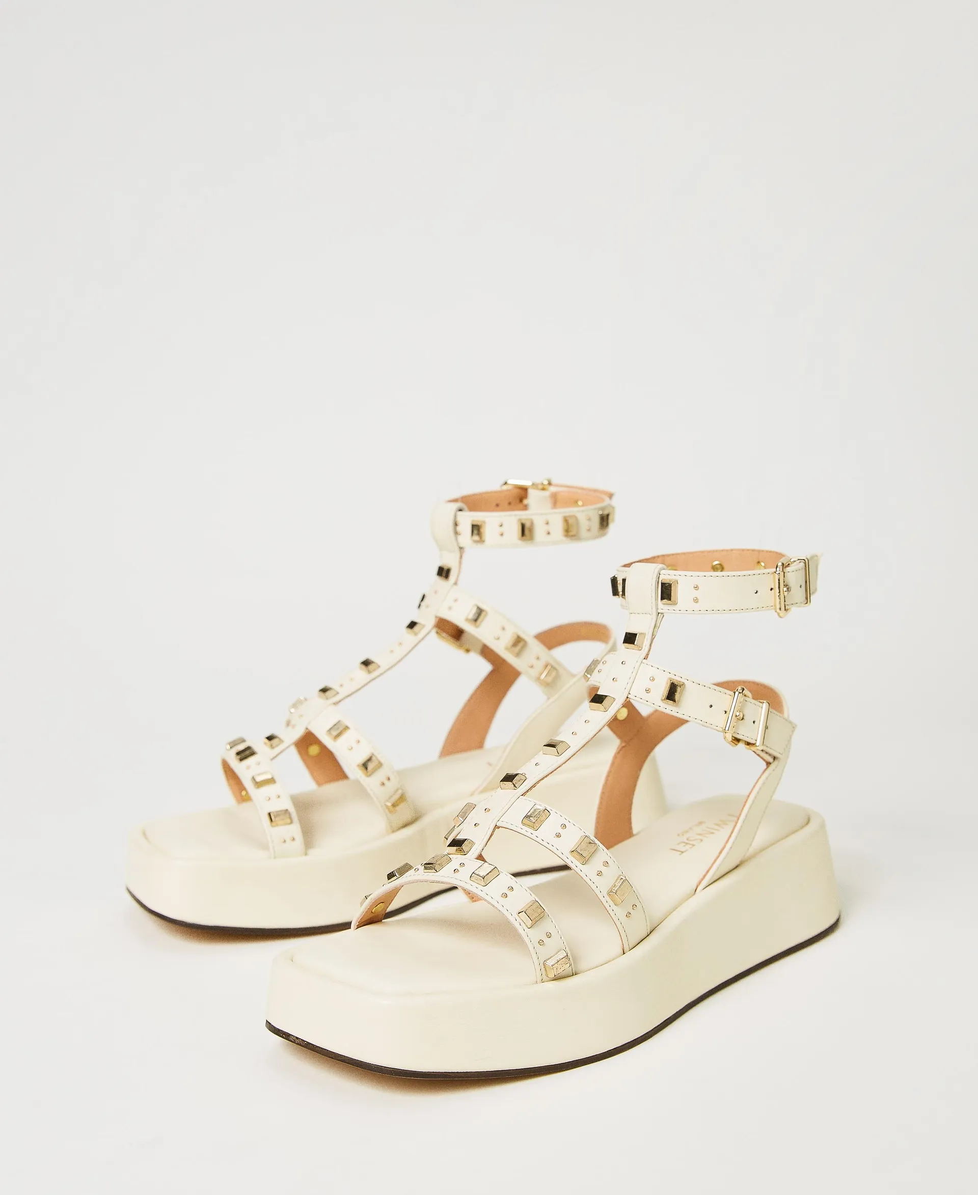 Sandalias de plataforma con tachuelas