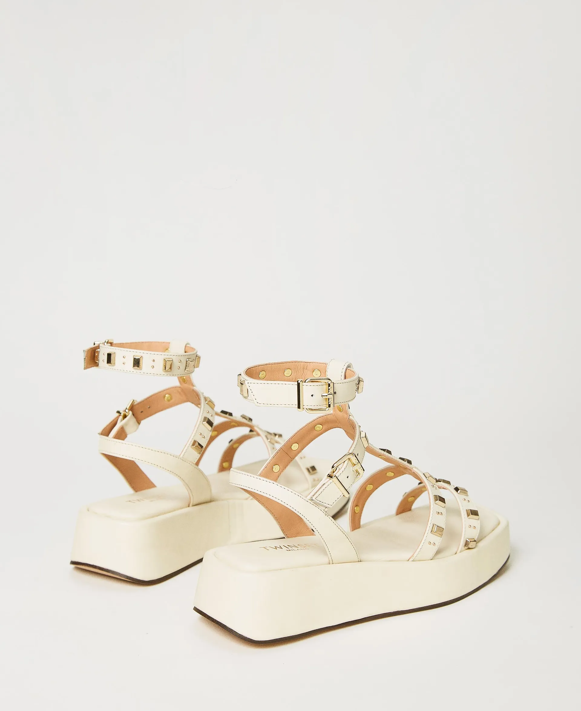 Sandalias de plataforma con tachuelas