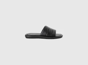 Sandalias negras abiertas