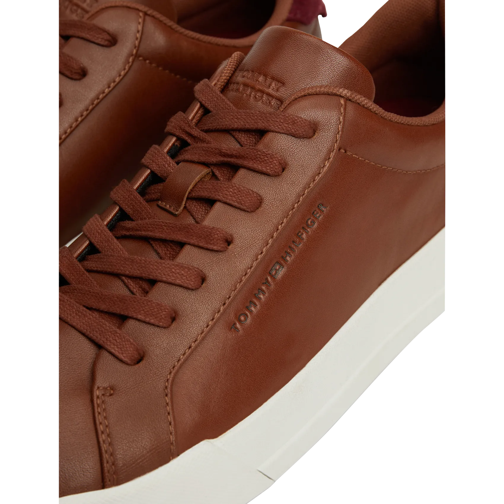 TOMMY HILFIGER . en marron