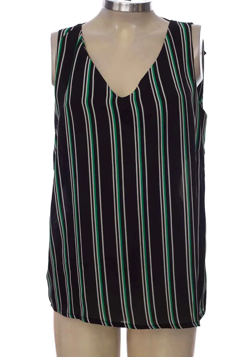 TOP / CAMISETA COLOR NEGRO  MIISEE