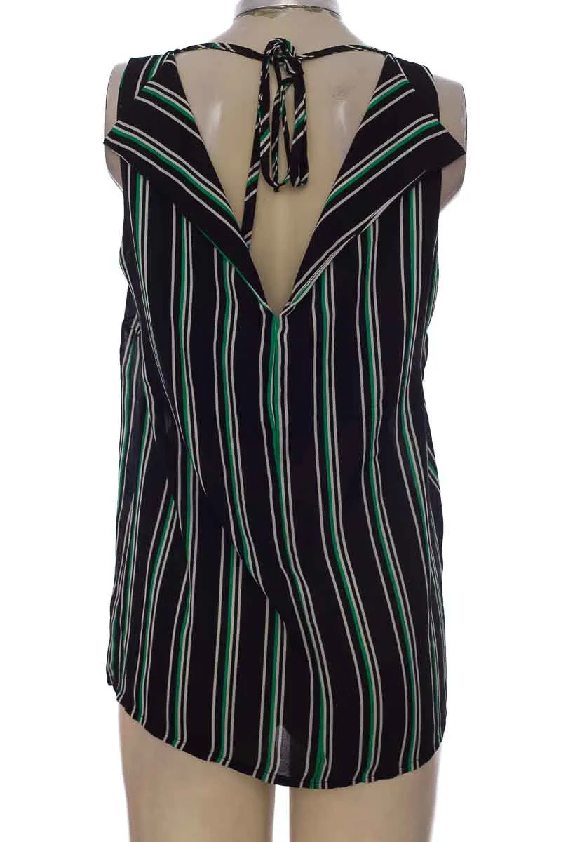 TOP / CAMISETA COLOR NEGRO  MIISEE
