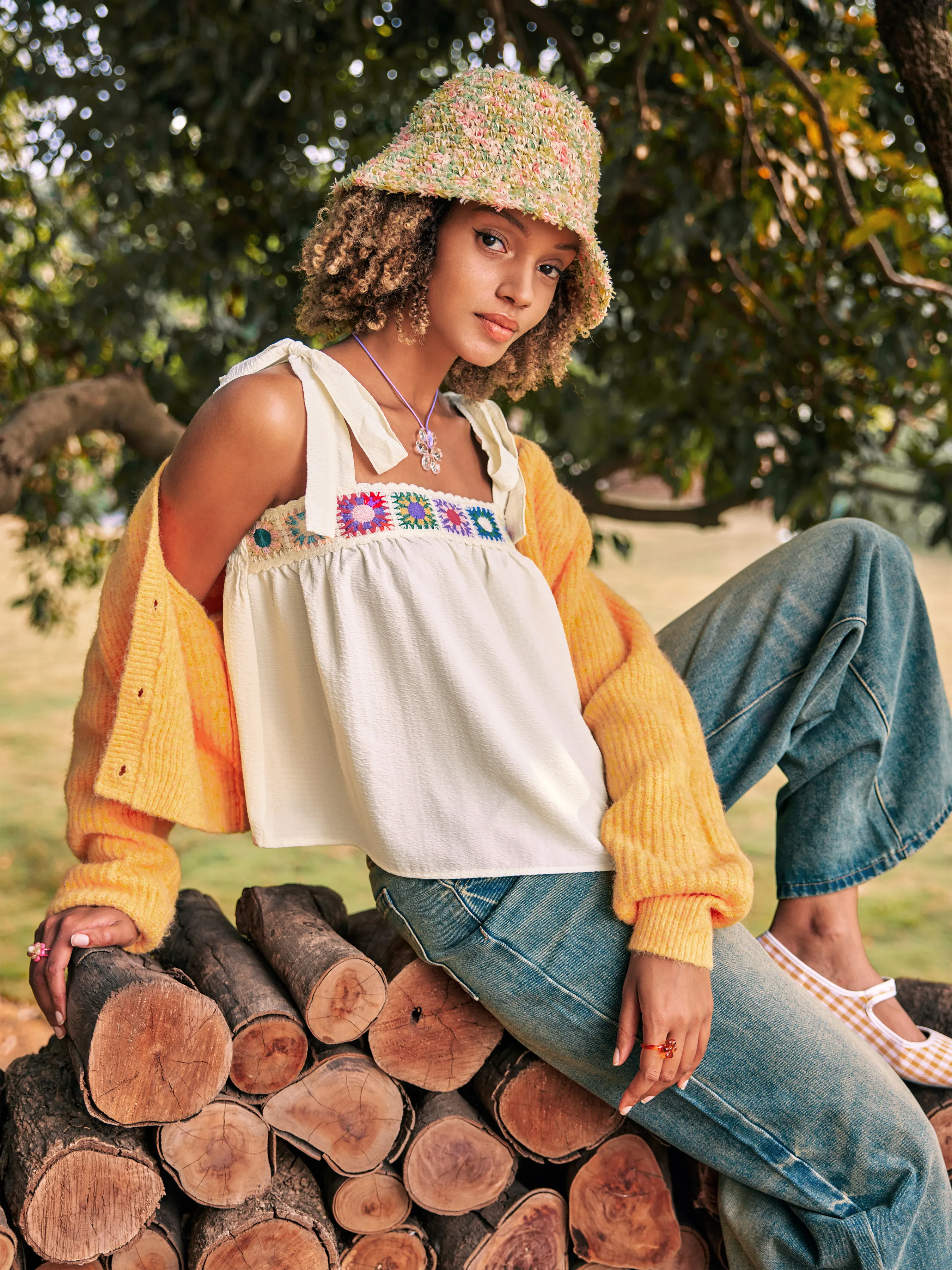 Top Cami Anudado con Bordado en Color Tejido