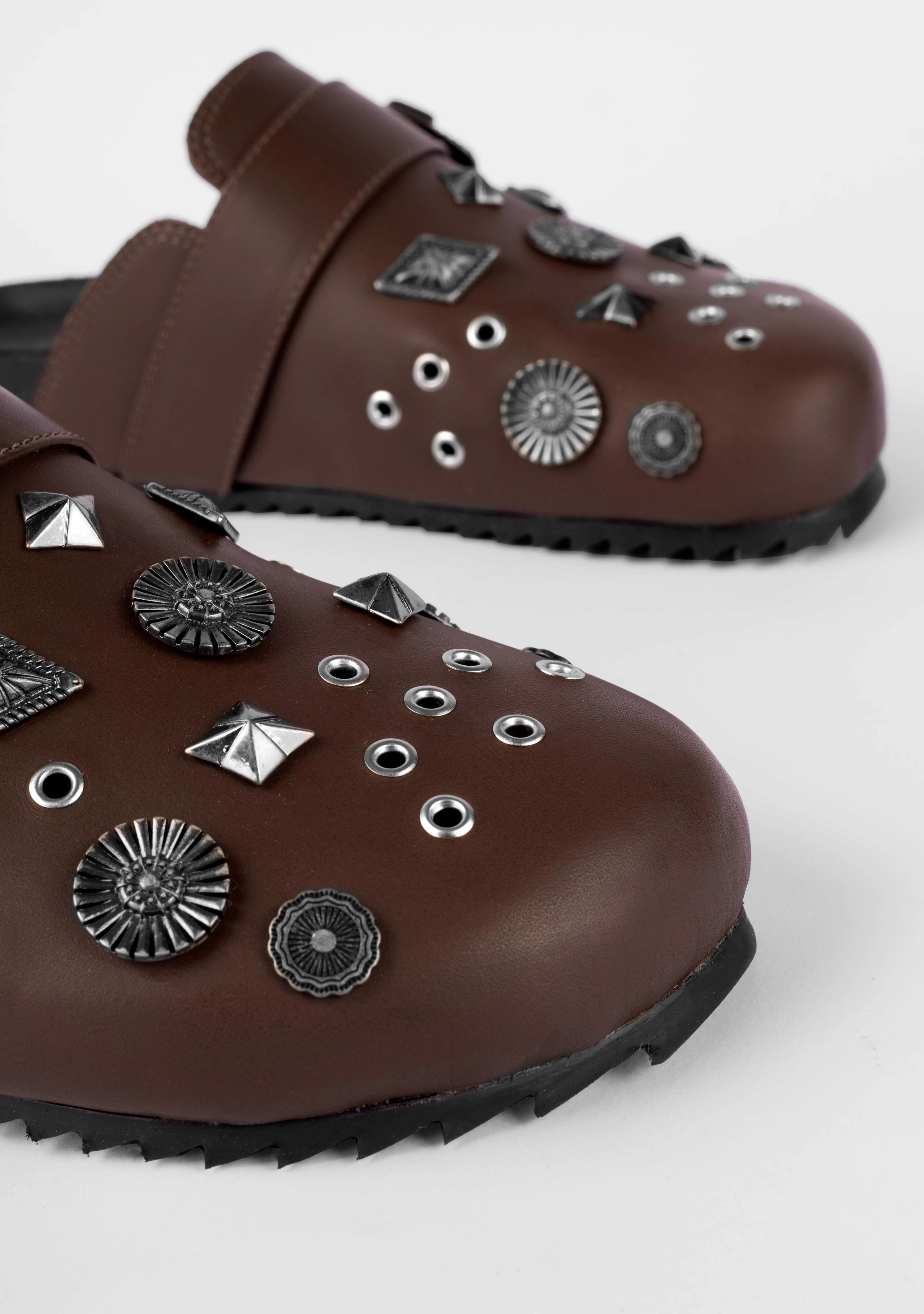 Vinci Shoes Zuecos de café de México