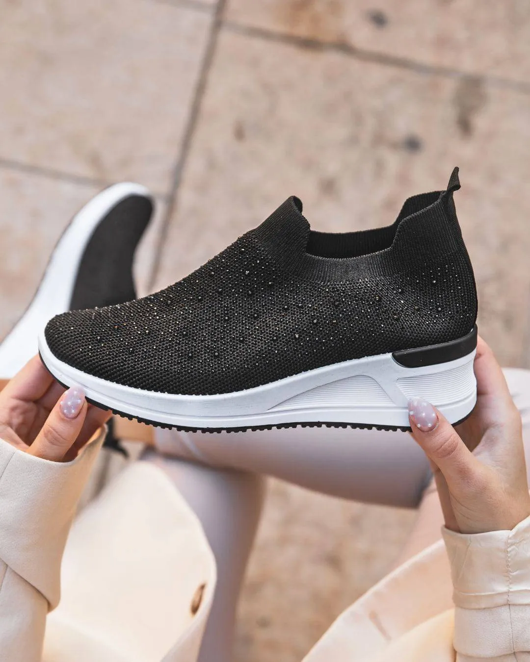 ZAPATILLAS DEPORTIVAS DE TELA NEGRA PARA MUJER  CARLEE