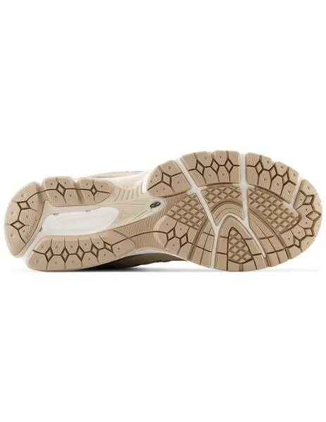 Zapatillas New Balance 2002 beige