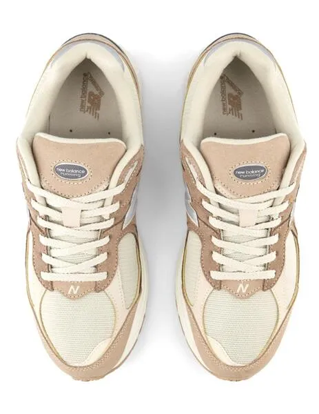 Zapatillas New Balance 2002 beige