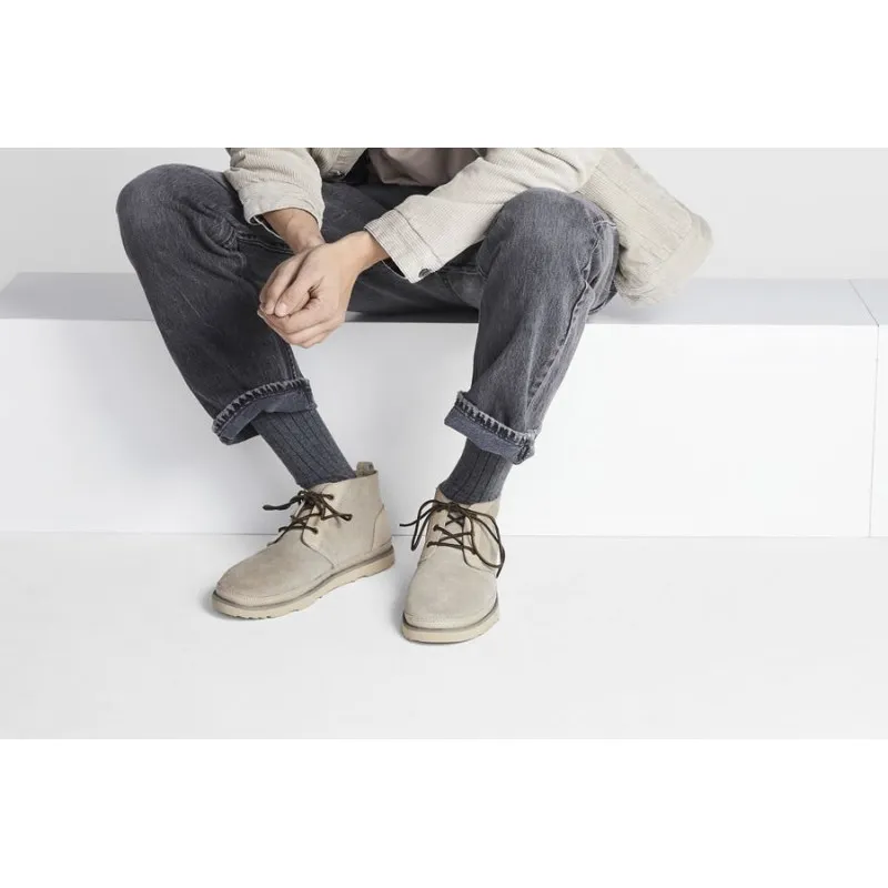 Zapatos de hombre Neumel sin forro de cuero UGG (piedra pómez)